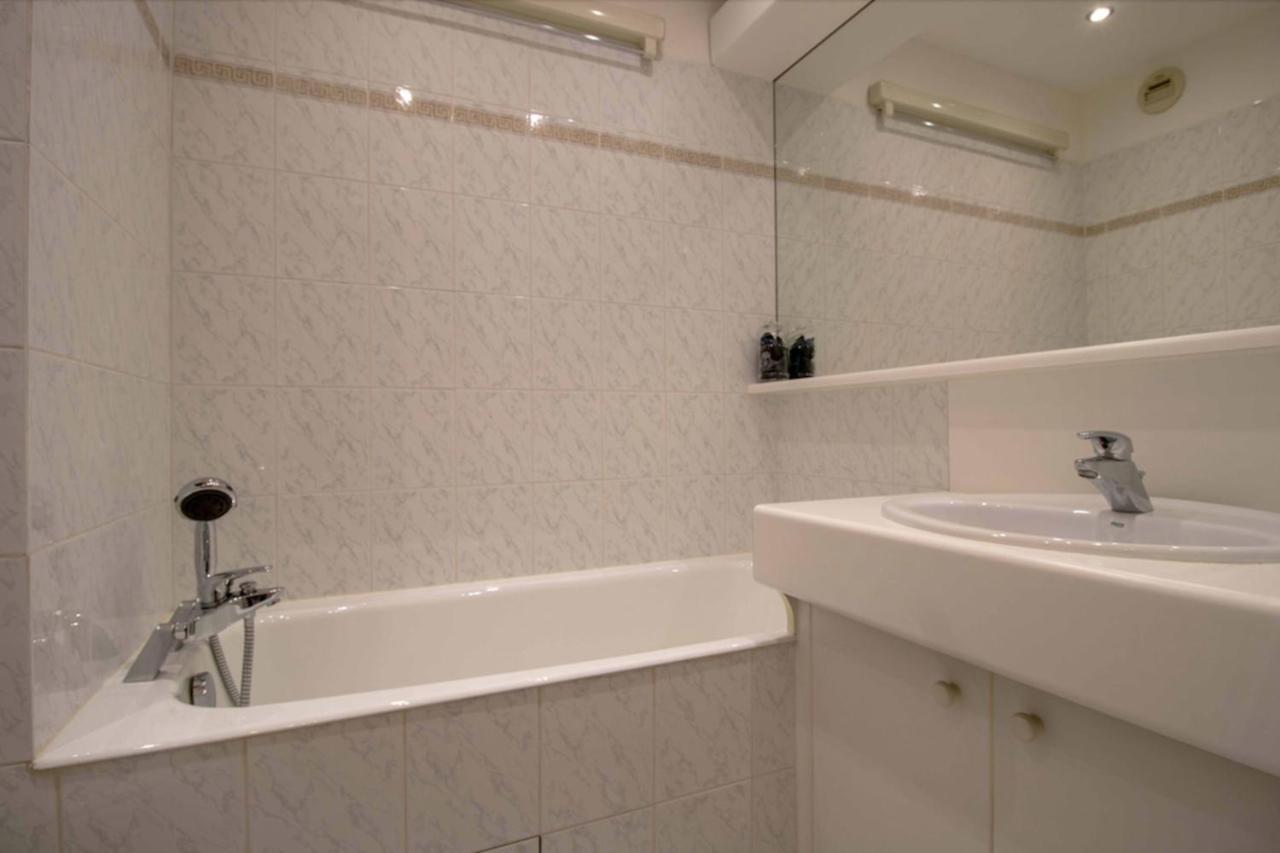 Apartment With Balcony And View On The Port Fréjus Екстериор снимка